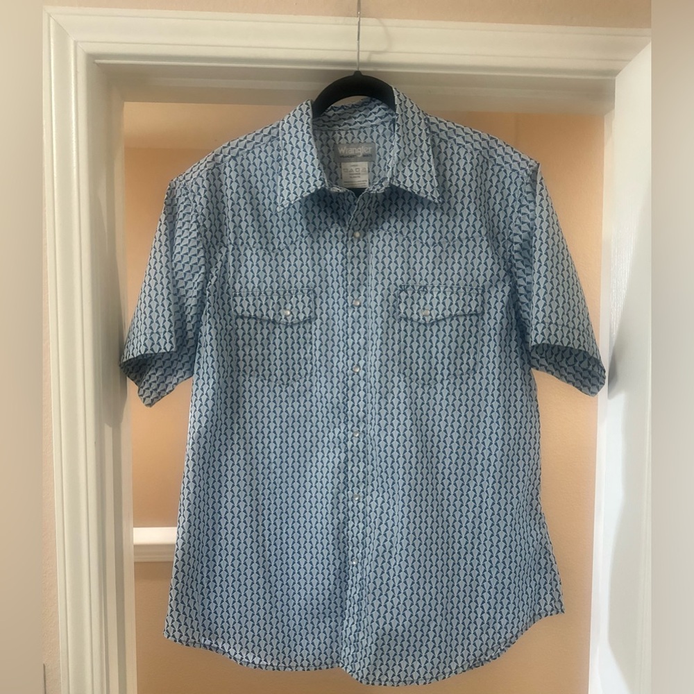 NWOT Men’s Wrangler Wrencher Shirt Blue Print Short Sleeve Western‎ Cowboy XL.